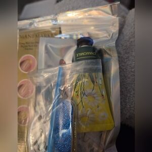 #0043 NEW 6 Pc BEAUTY BUNDLE:Gold Eye Mask, Nails Inc,Mirror,Hand Cream,& More